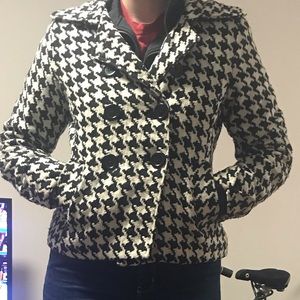 Women’s houndstooth coat